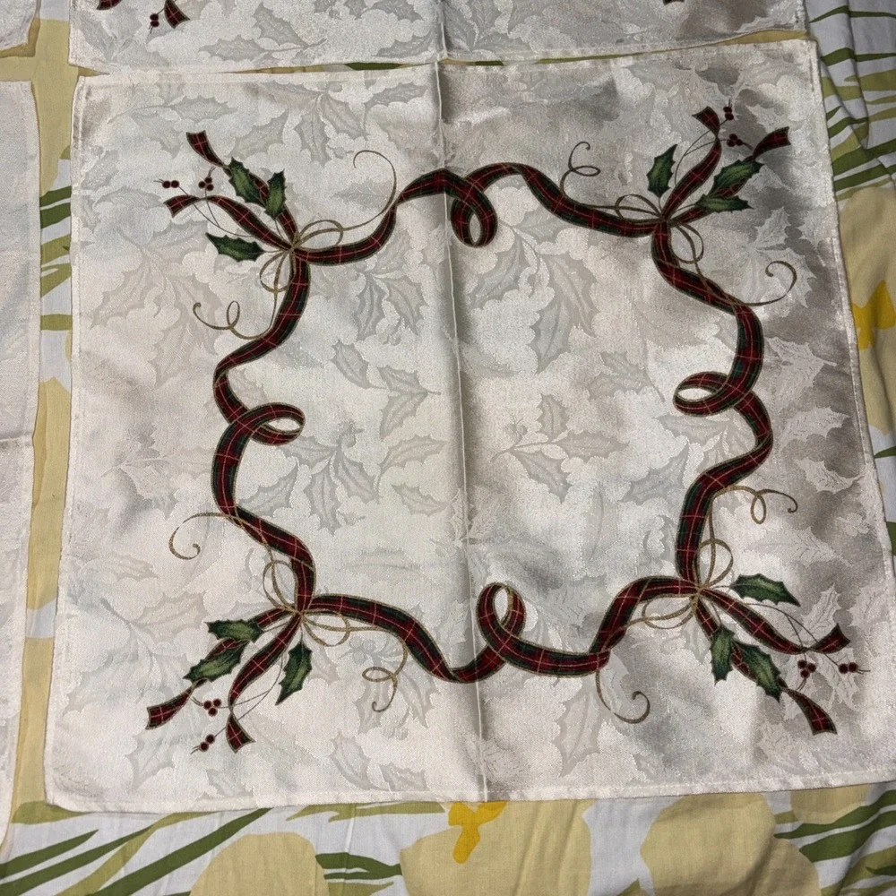 Lenox Holiday Nouveau Tablecloth 56